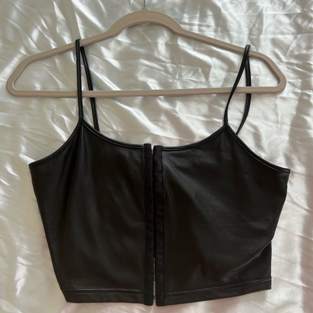 Black Crop tank top
